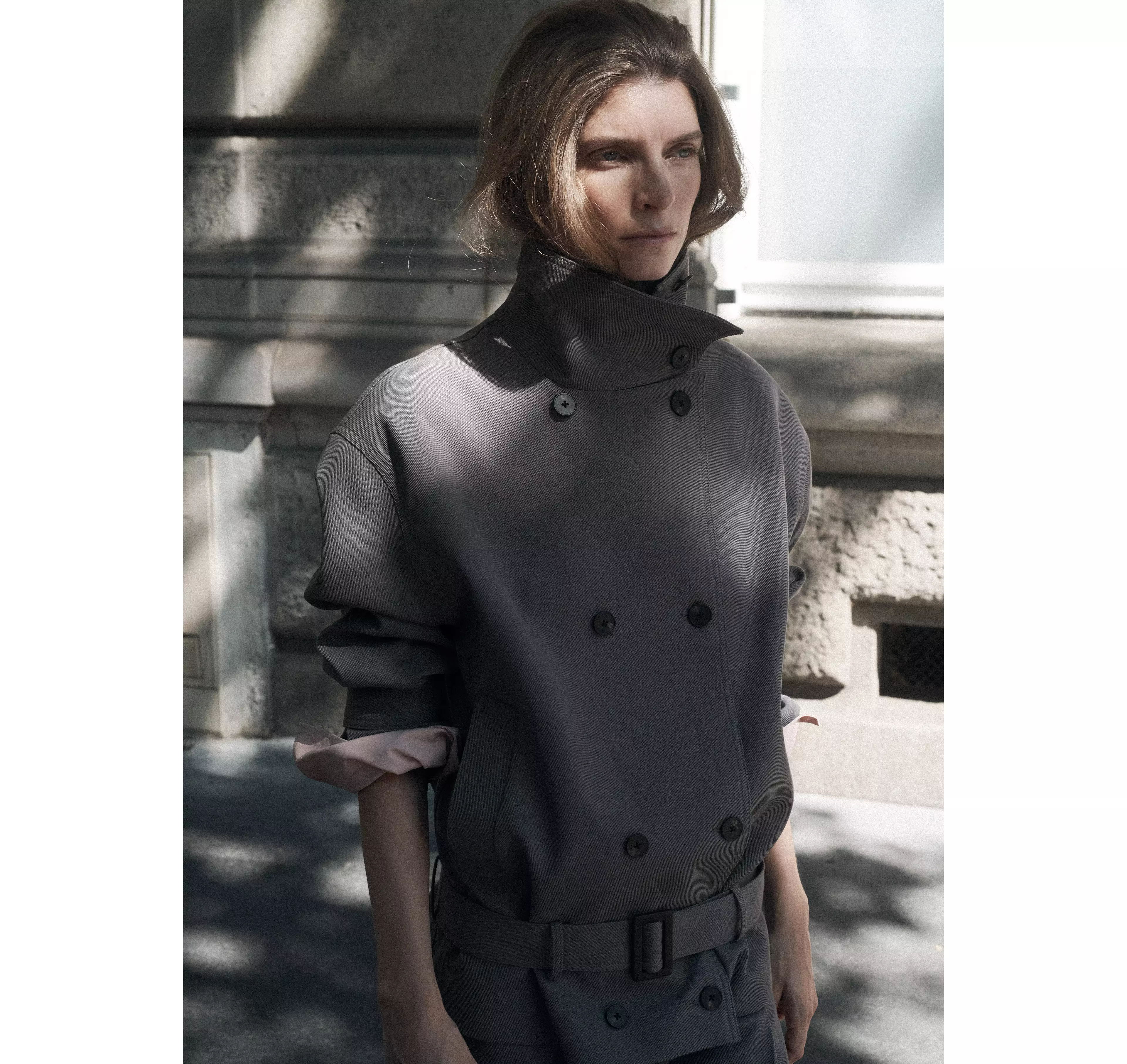 Пальто с высоким воротником и ремнем — Mango