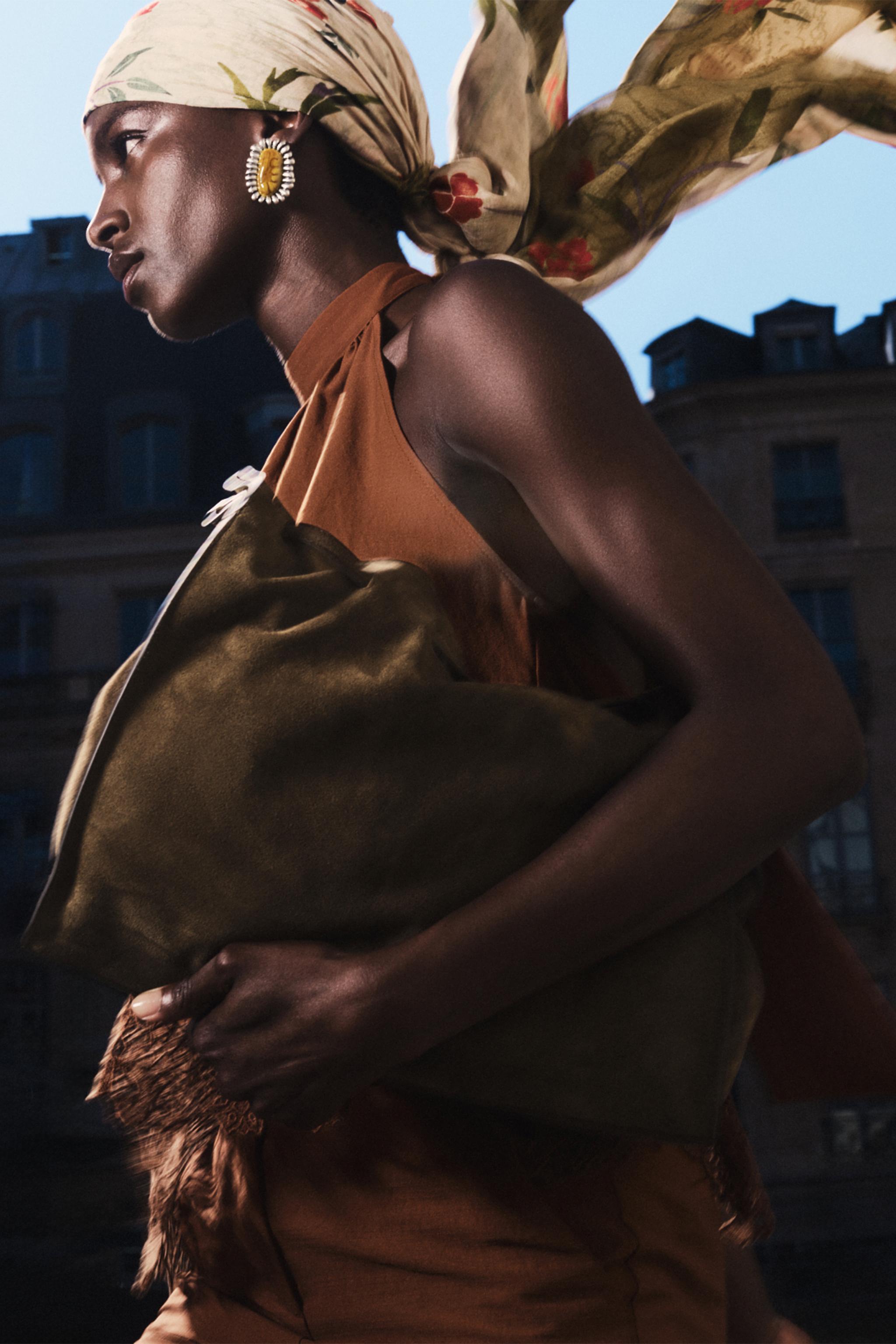 ТОП С ГОРЛОВИНОЙ ХАЛТЕР И ВЫШИВКОЙ РИШЕЛЬЕ — ZARA