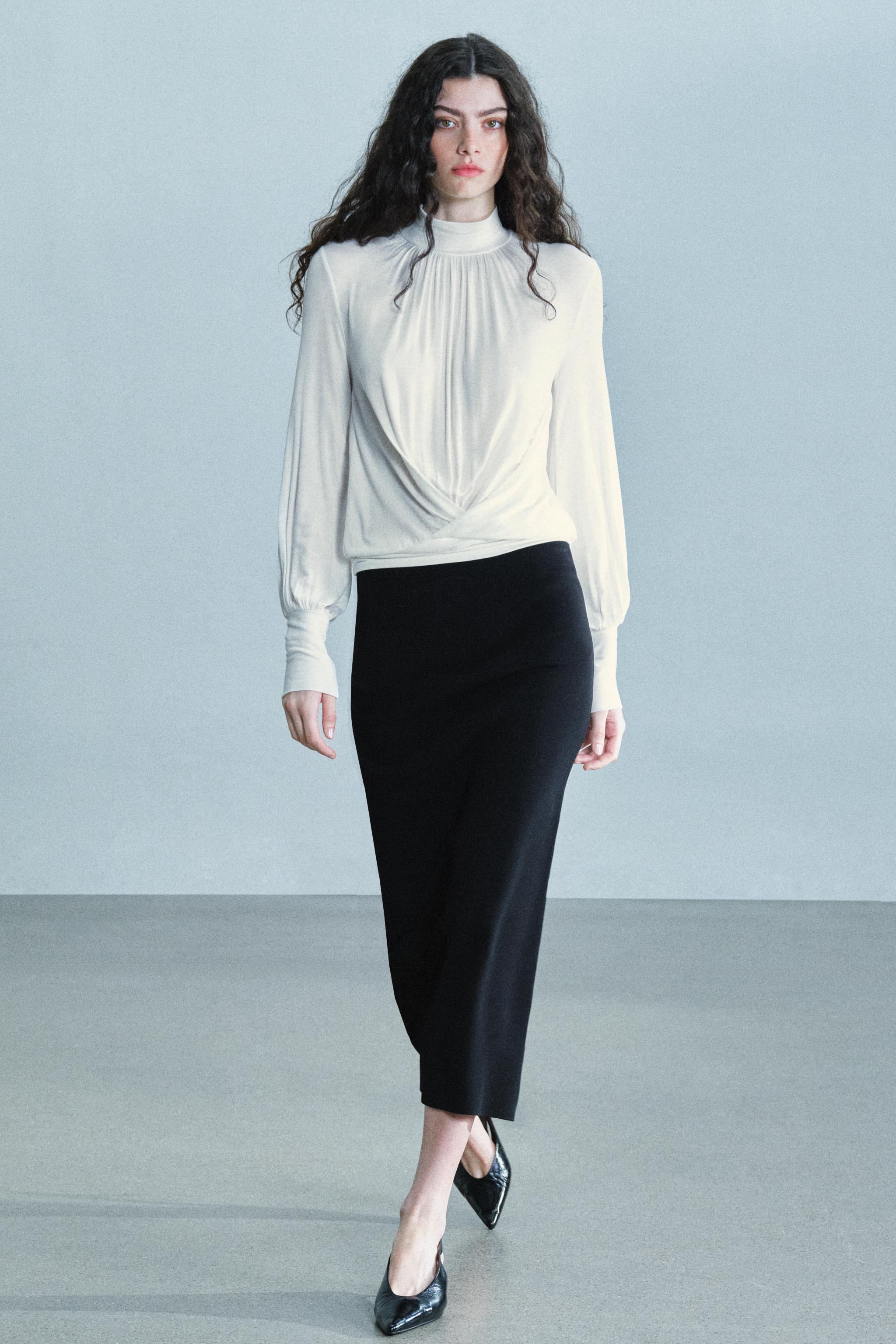 Топ с драпировкой и высоким вырезом — ZARA