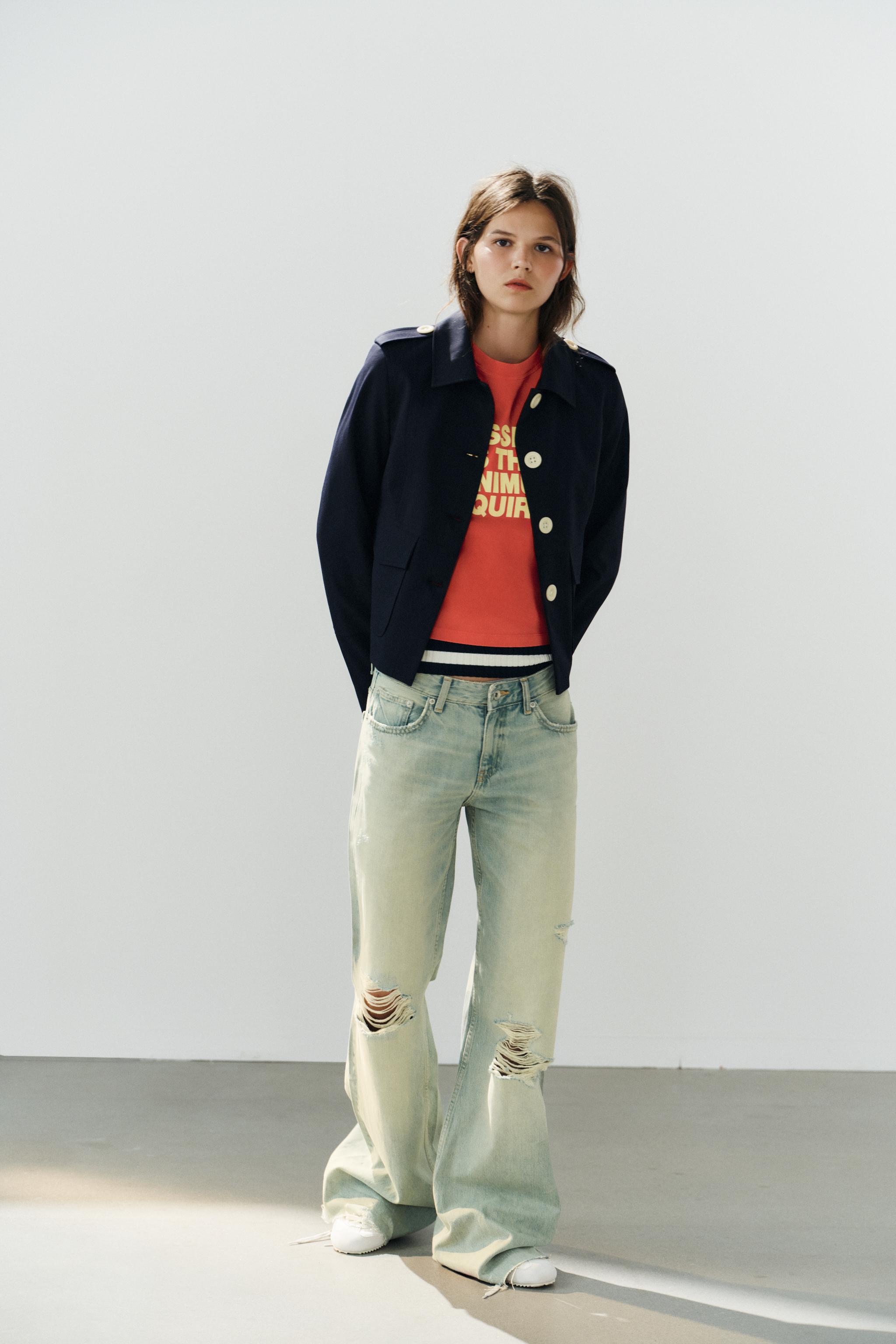 Блейзер с карманами и контрастными пуговицами — ZARA