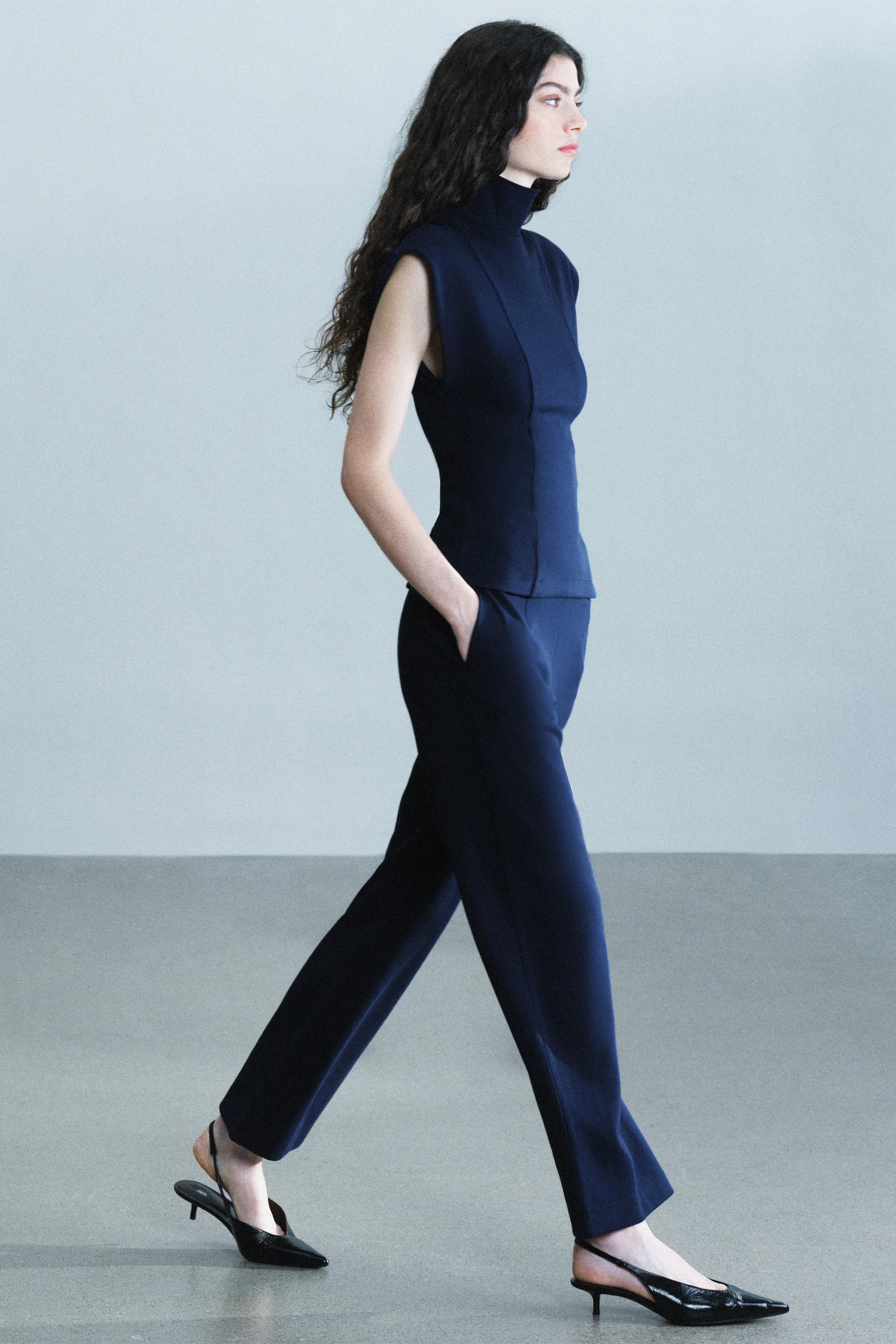 Топ с высоким воротником из интерлока — ZARA