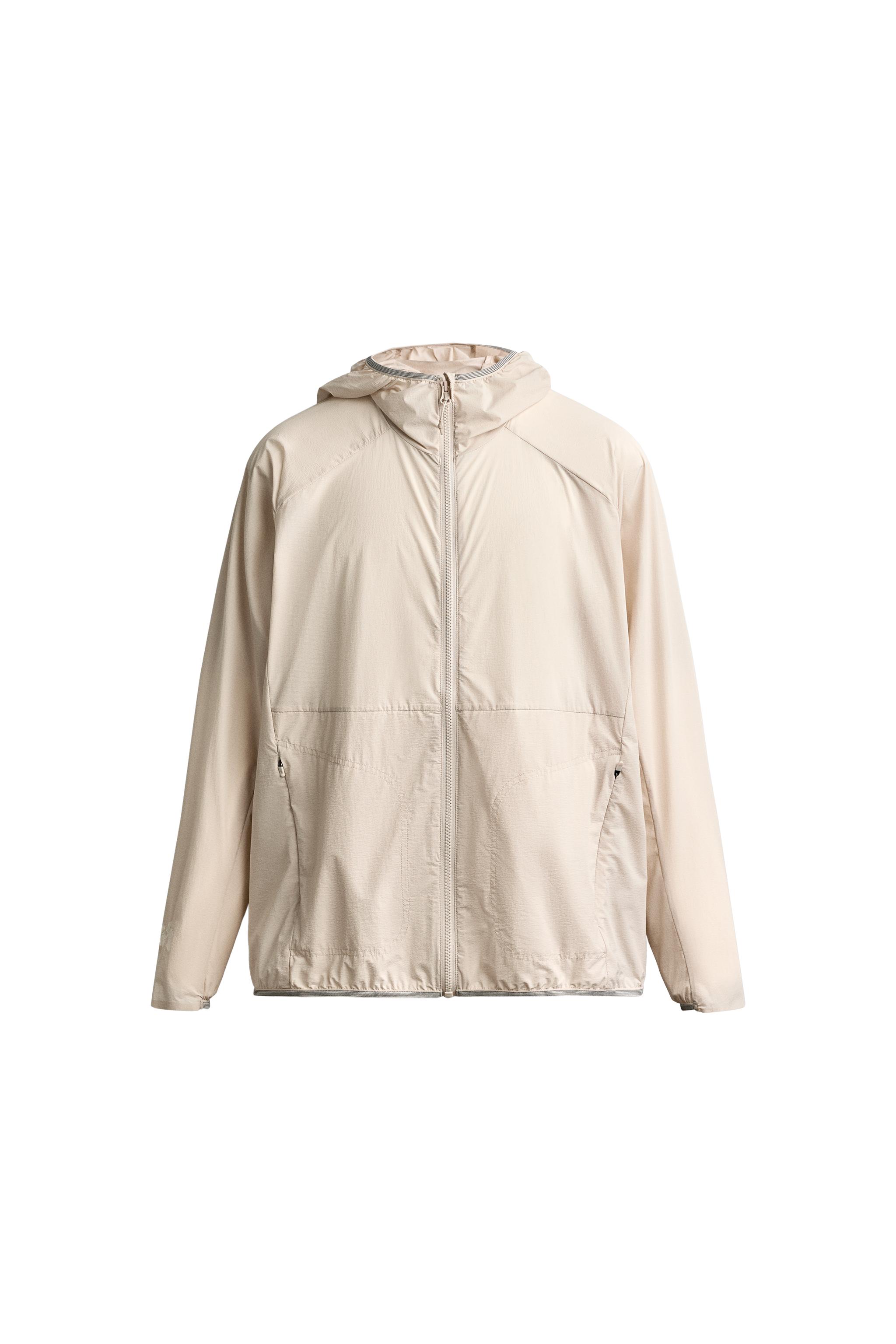Ветровка из технологичной ткани — ZARA