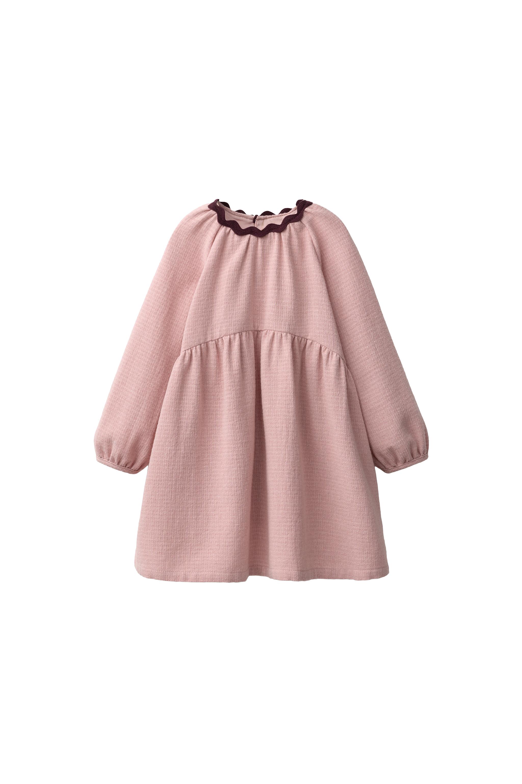 Фактурное платье с волнистой отделкой — ZARA