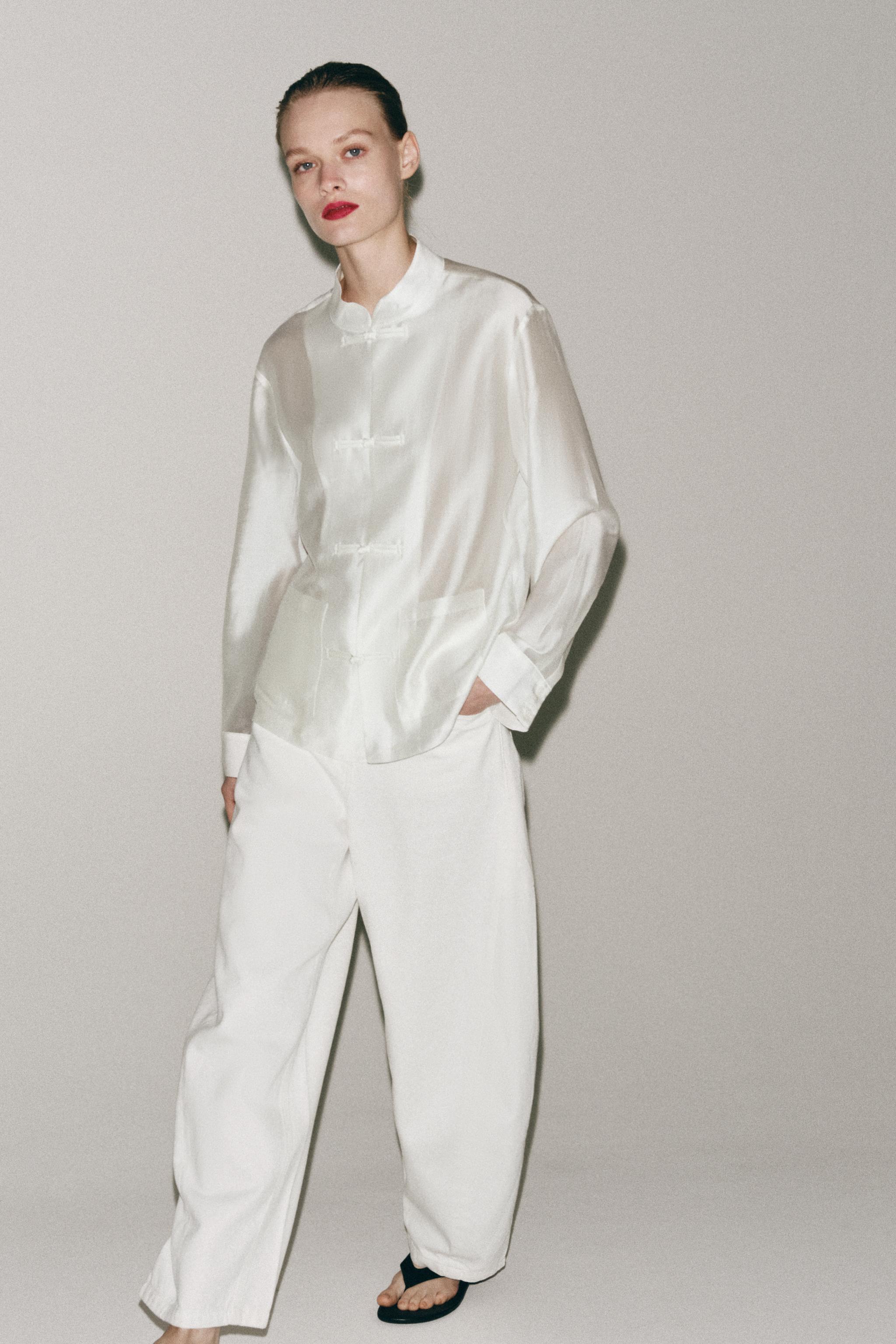 Атласная рубашка ZW Collection с застёжкой-бранденбургом — ZARA