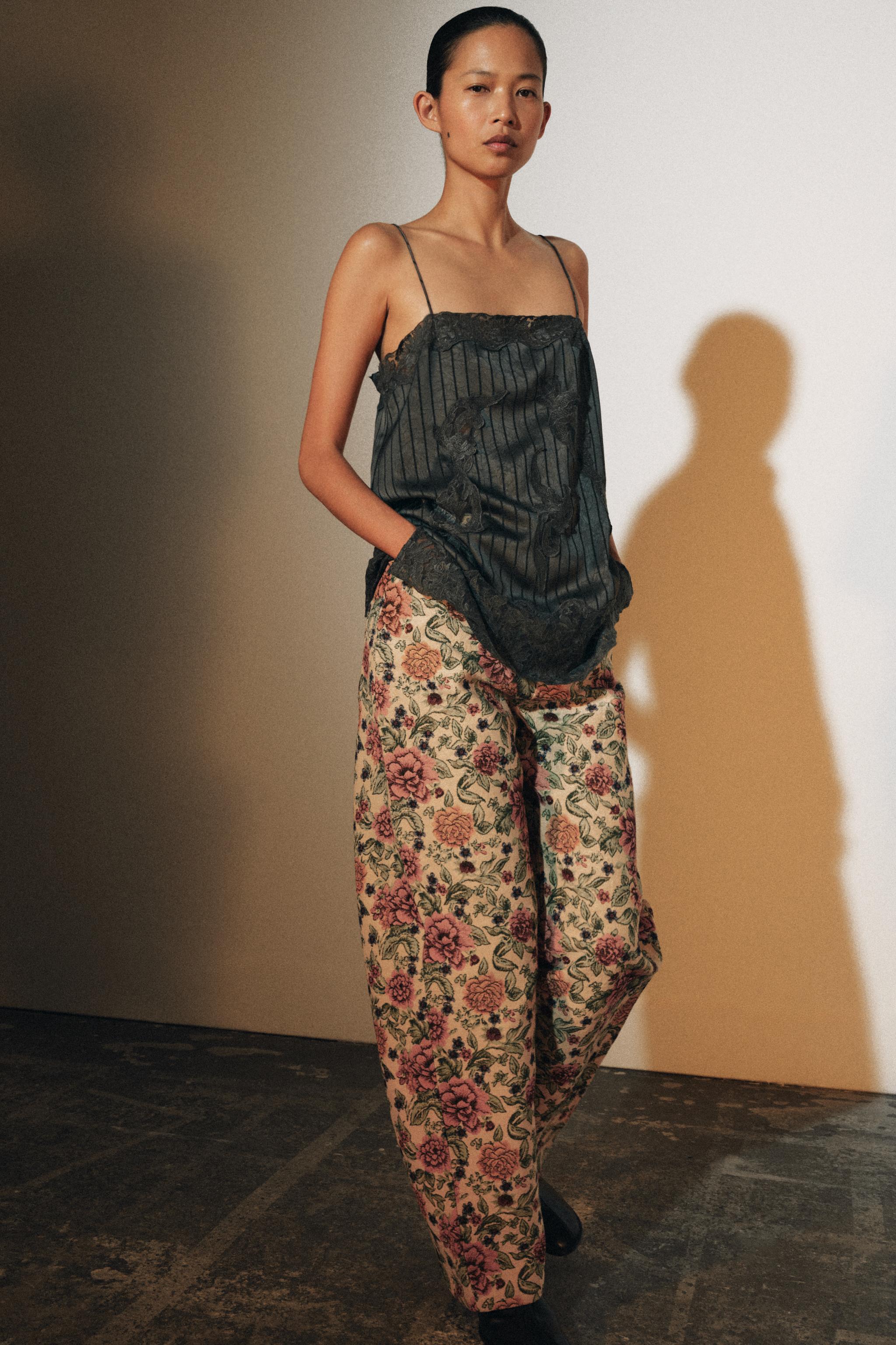 АТЛАСНЫЙ ТОП С КРУЖЕВОМ ZW COLLECTION — ZARA