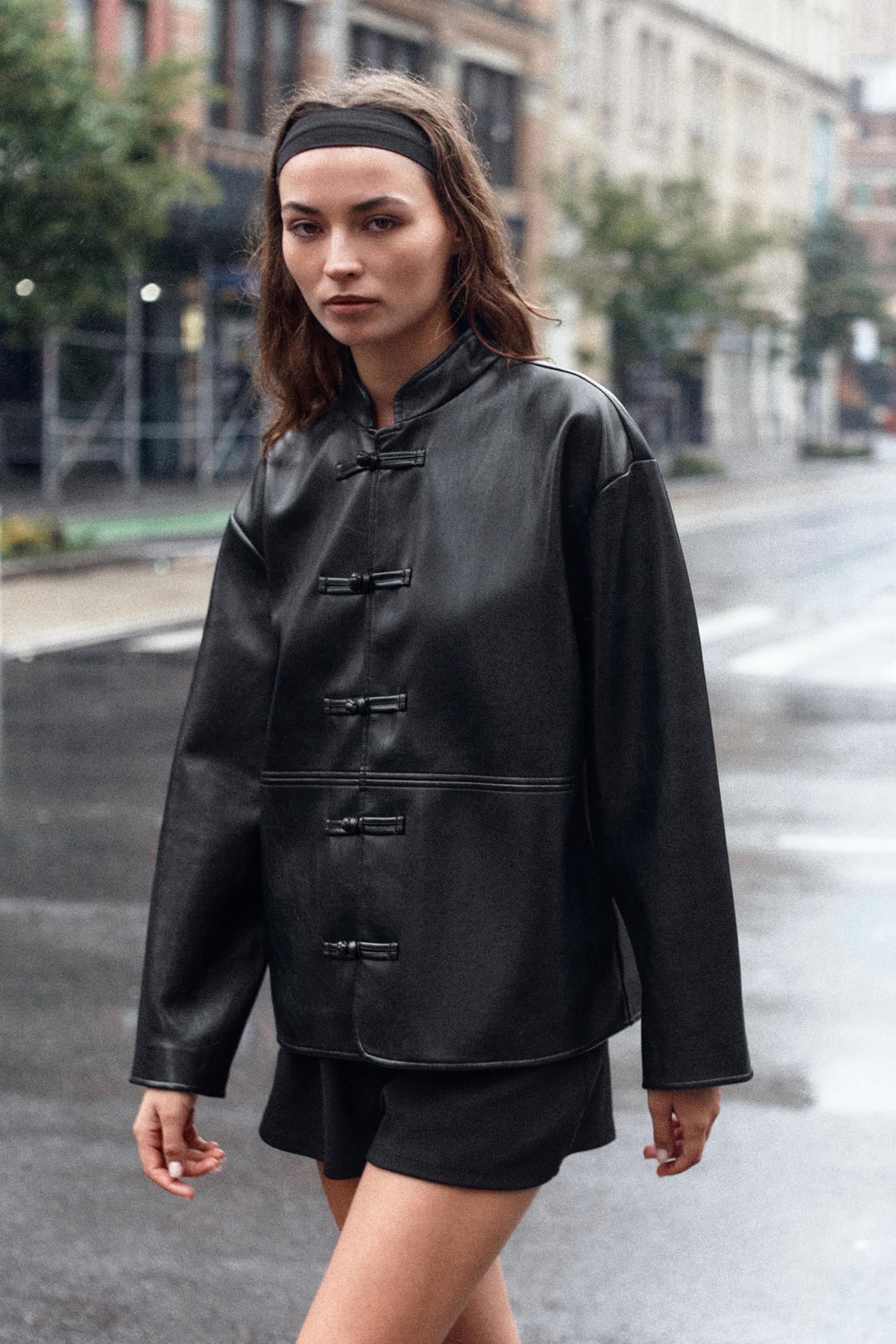 КУРТКА И ИСКУССТВЕННОЙ КОЖИ С ЗАСТЕЖКАМИ-ТОГГЛ — ZARA