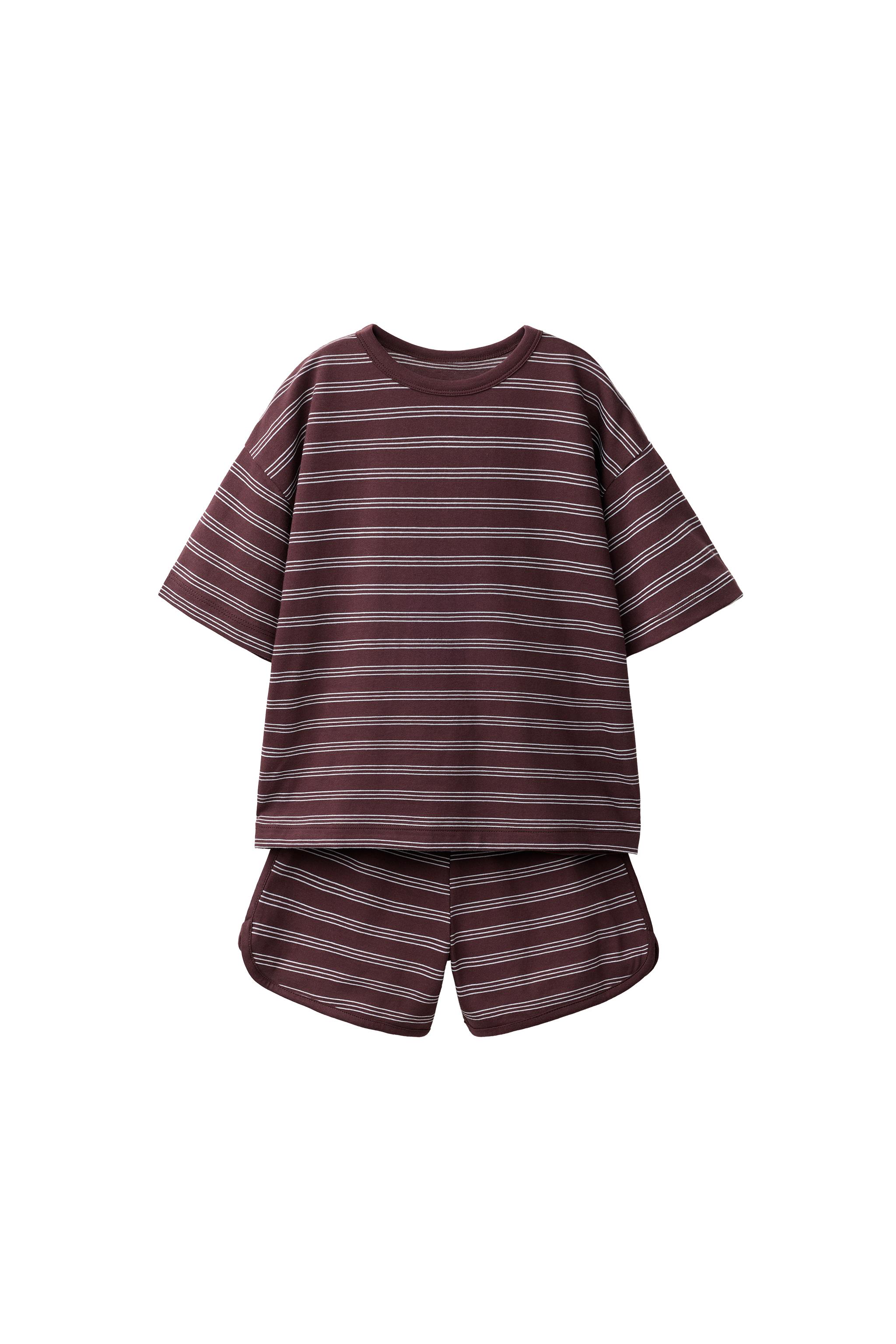 Домашний костюм из футболки в полоску и бермуд — ZARA
