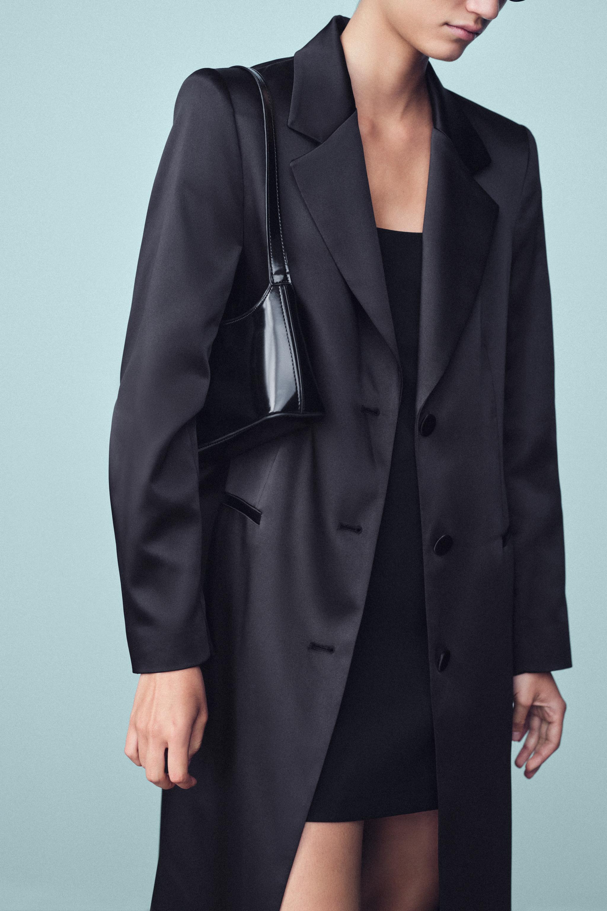 Пальто из сатина с накладными плечами — ZARA