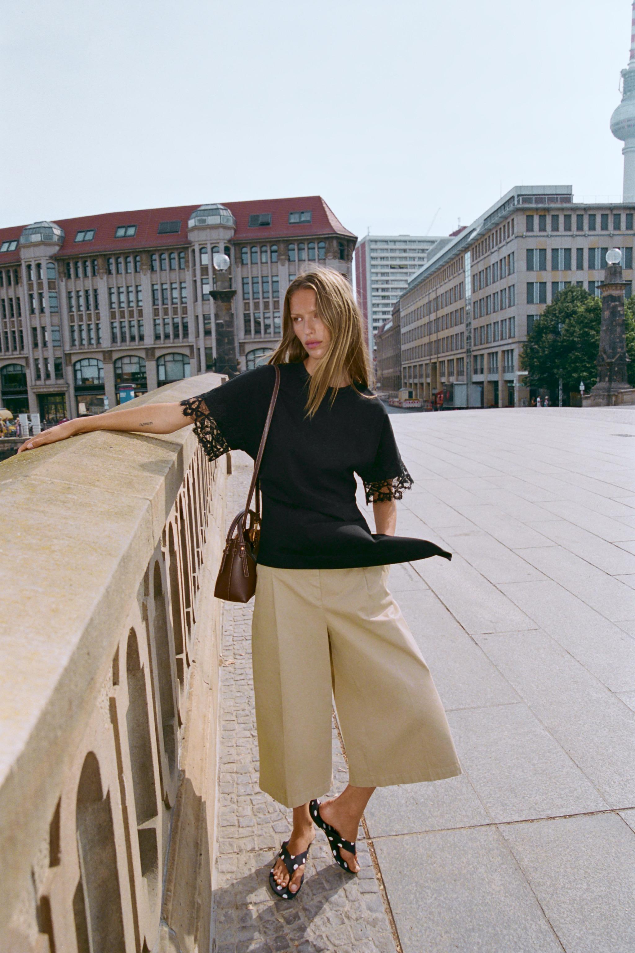 Футболка с кружевной отделкой асимметричного кроя — ZARA