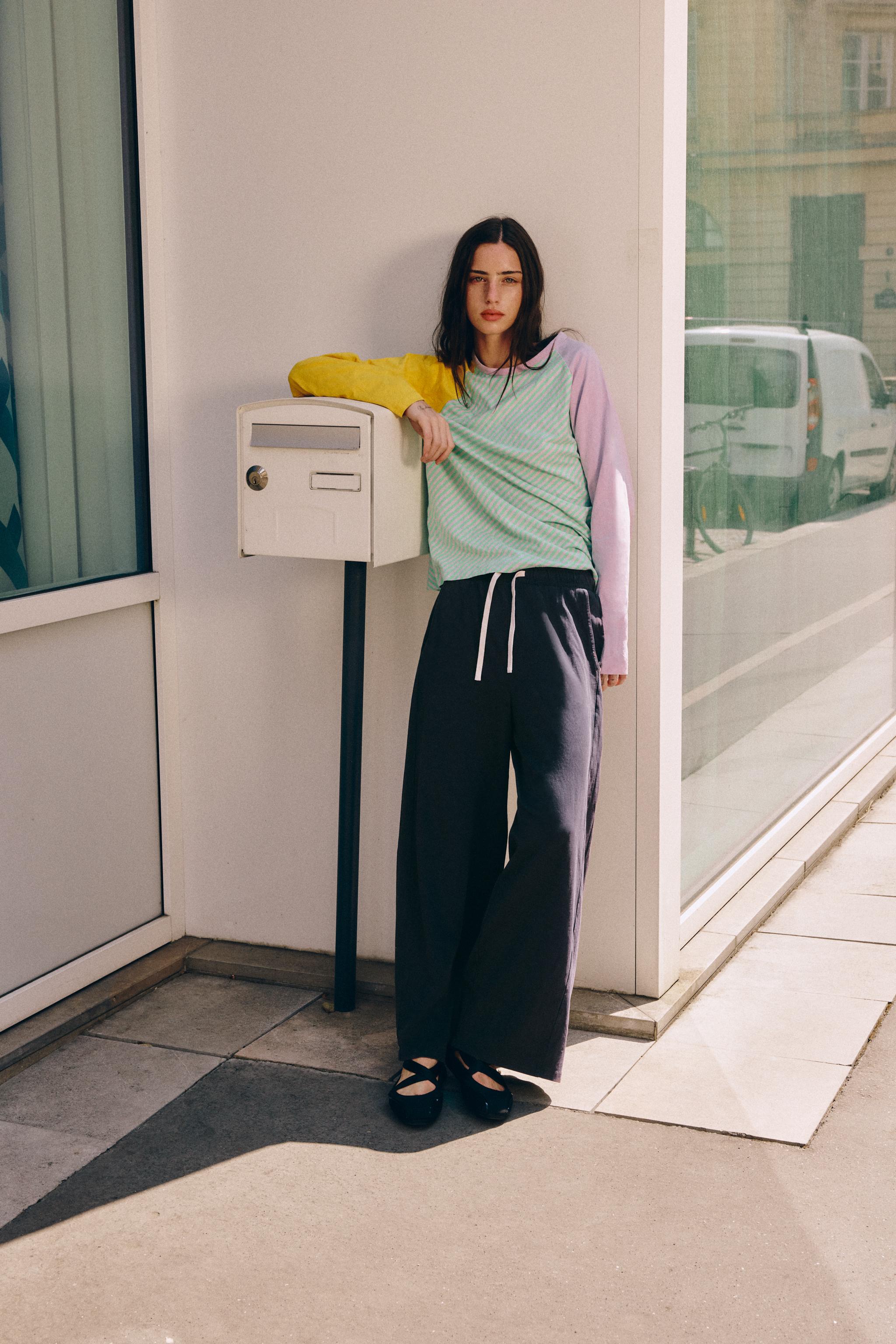 Футболка из хлопка и льна в три цвета — ZARA