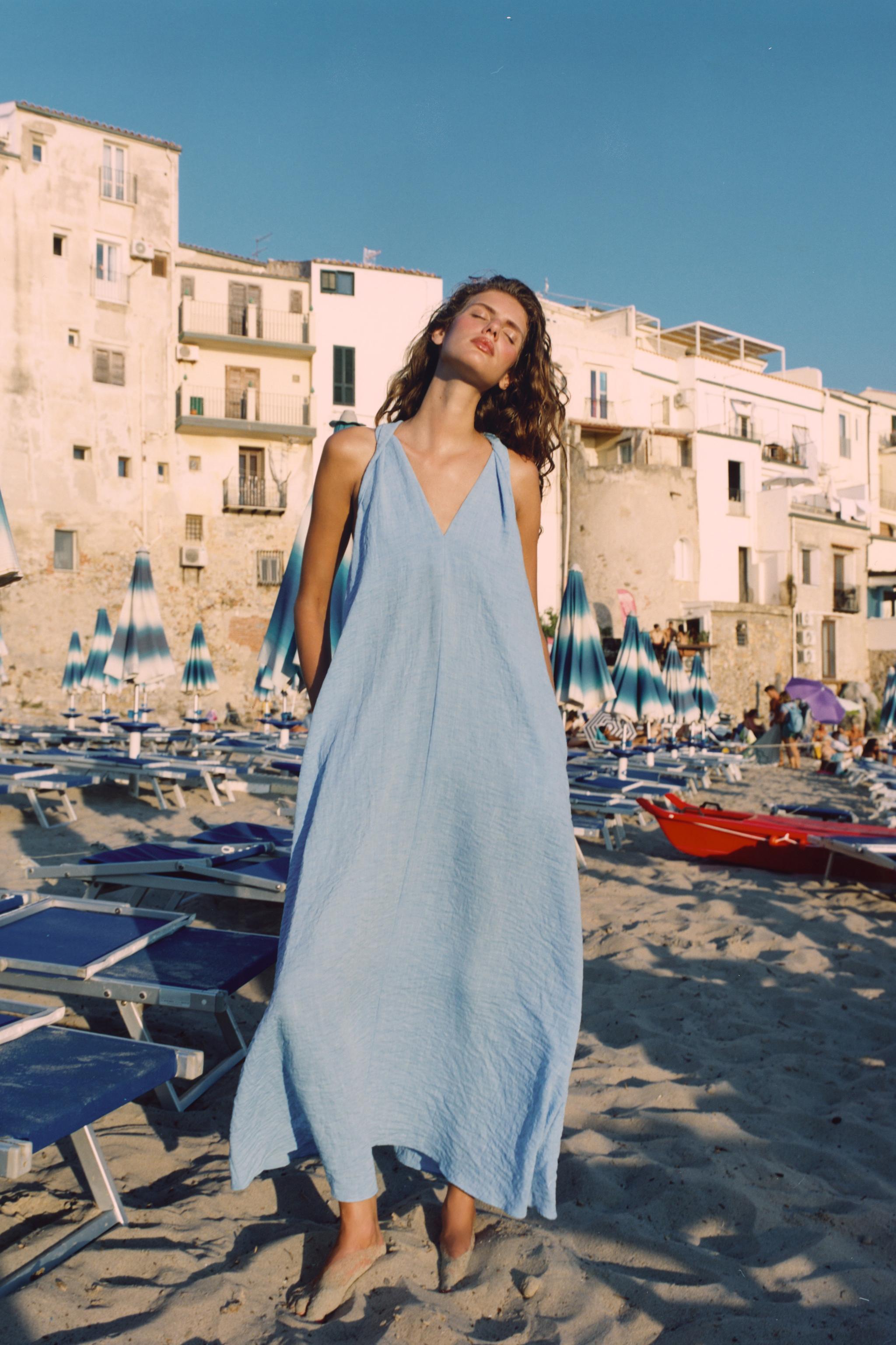 Длинное платье с асимметричными плечами — ZARA