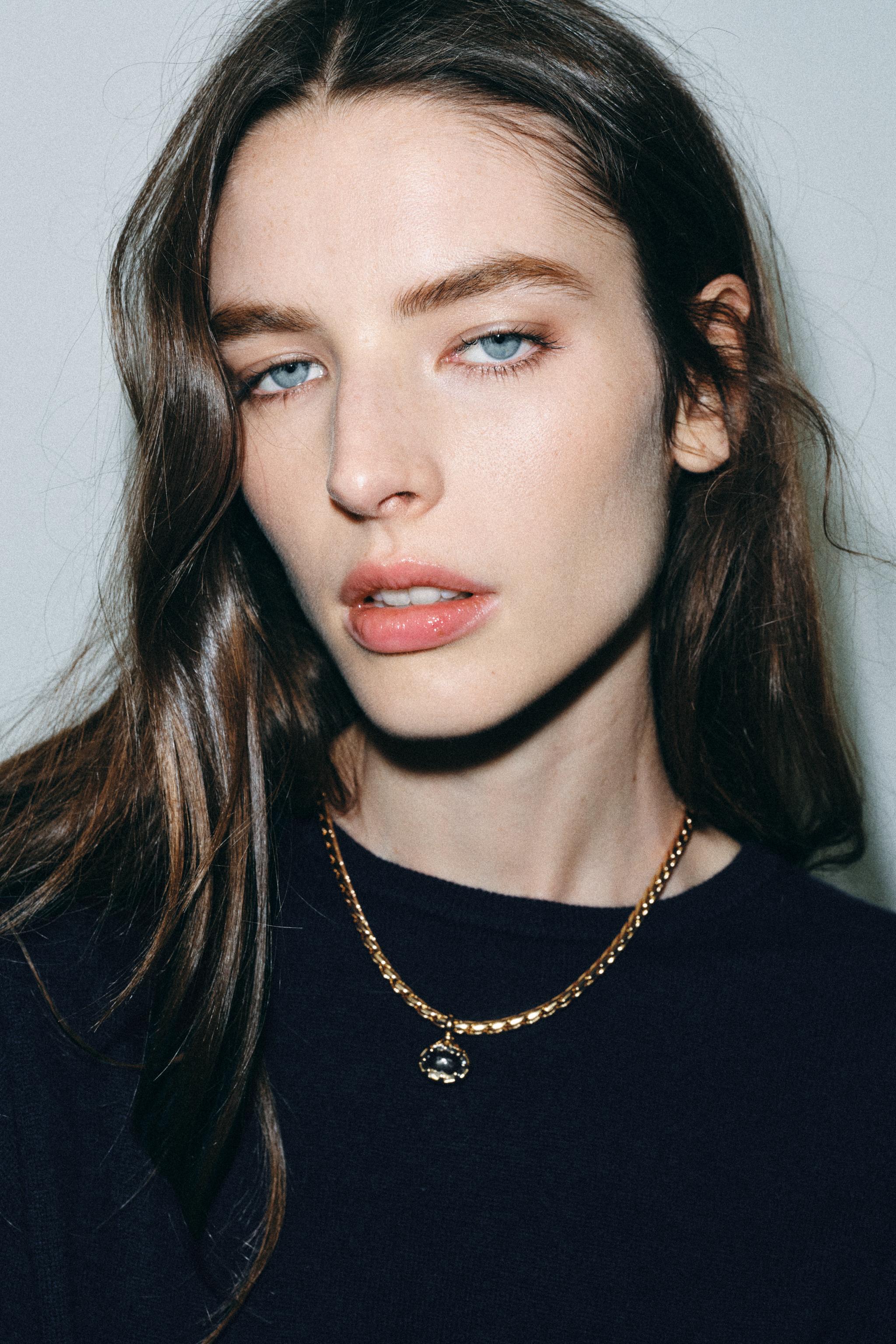 Ожерелье с цепочкой и камнями — ZARA