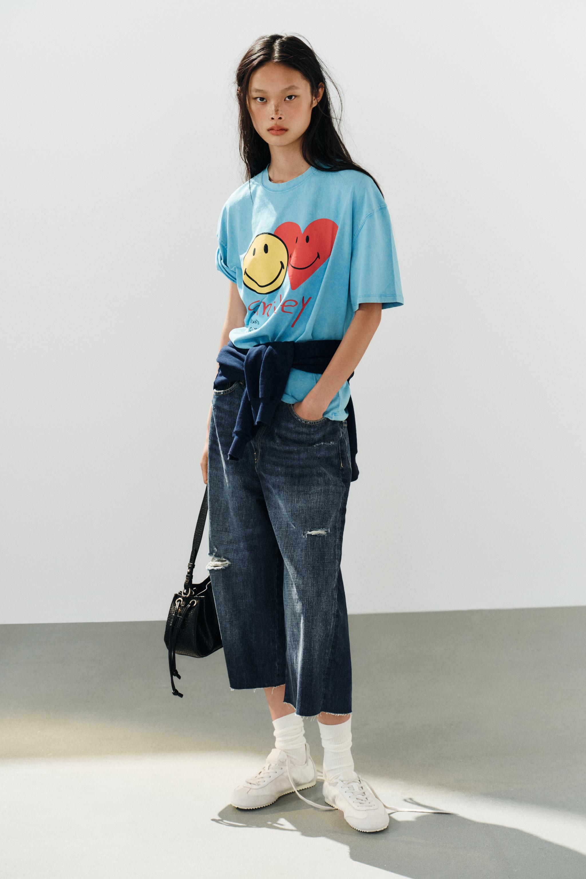Футболка с эффектом застиранности с принтом SMILEY® — ZARA