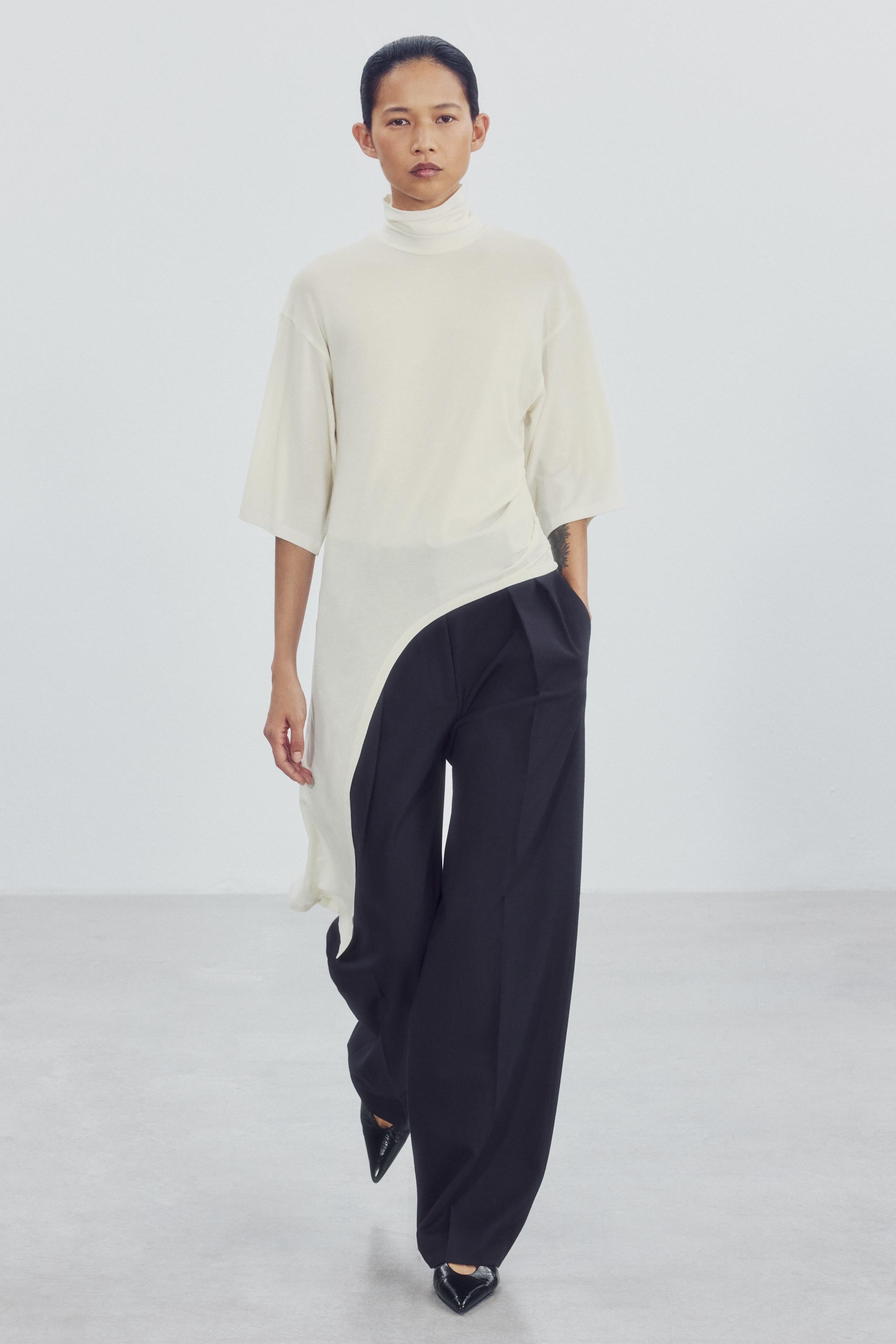АСИММЕТРИЧНАЯ ФУТБОЛКА СО СБОДКАМИ — ZARA