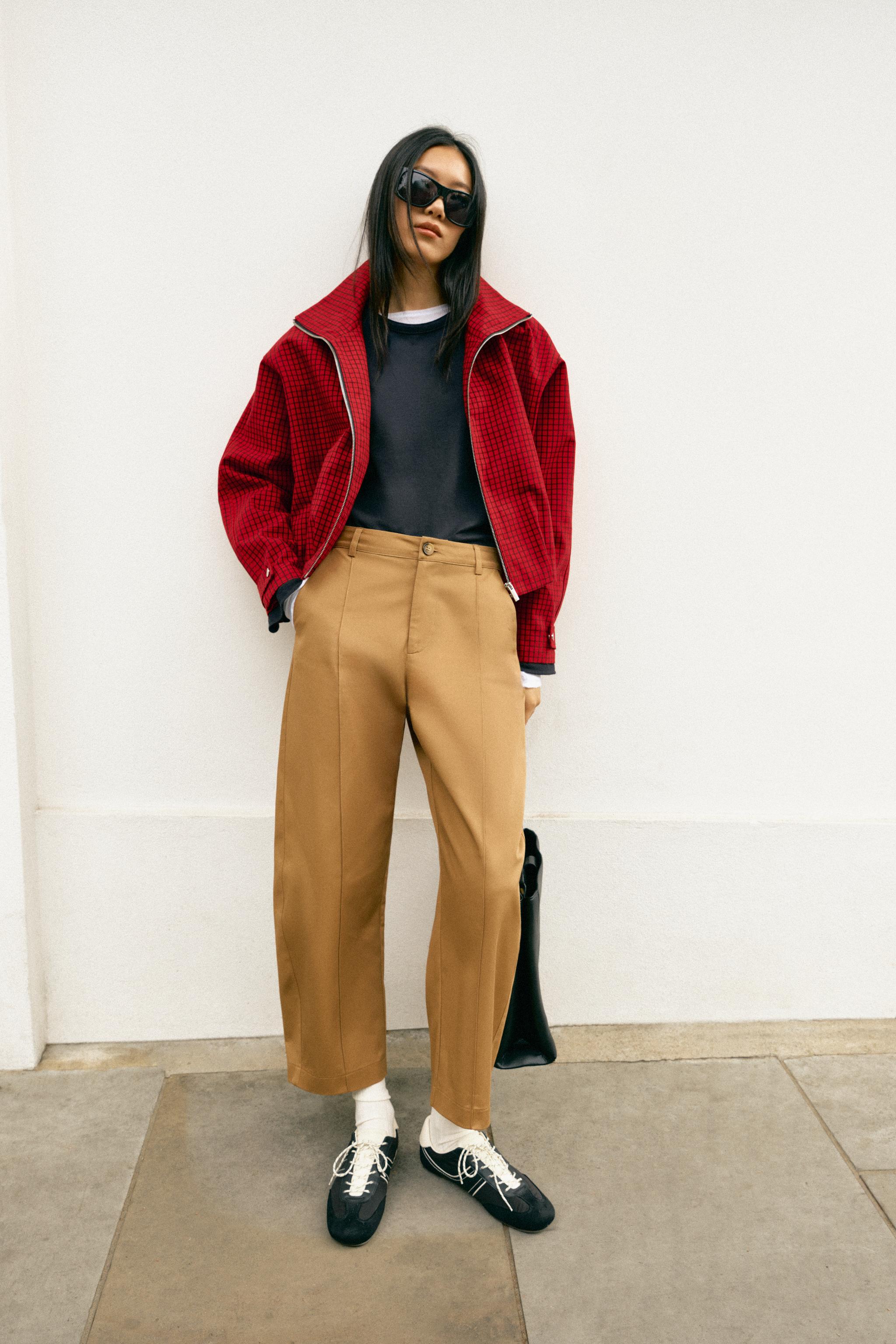Брюки силуэта "бочонок" с декоративными швами — ZARA