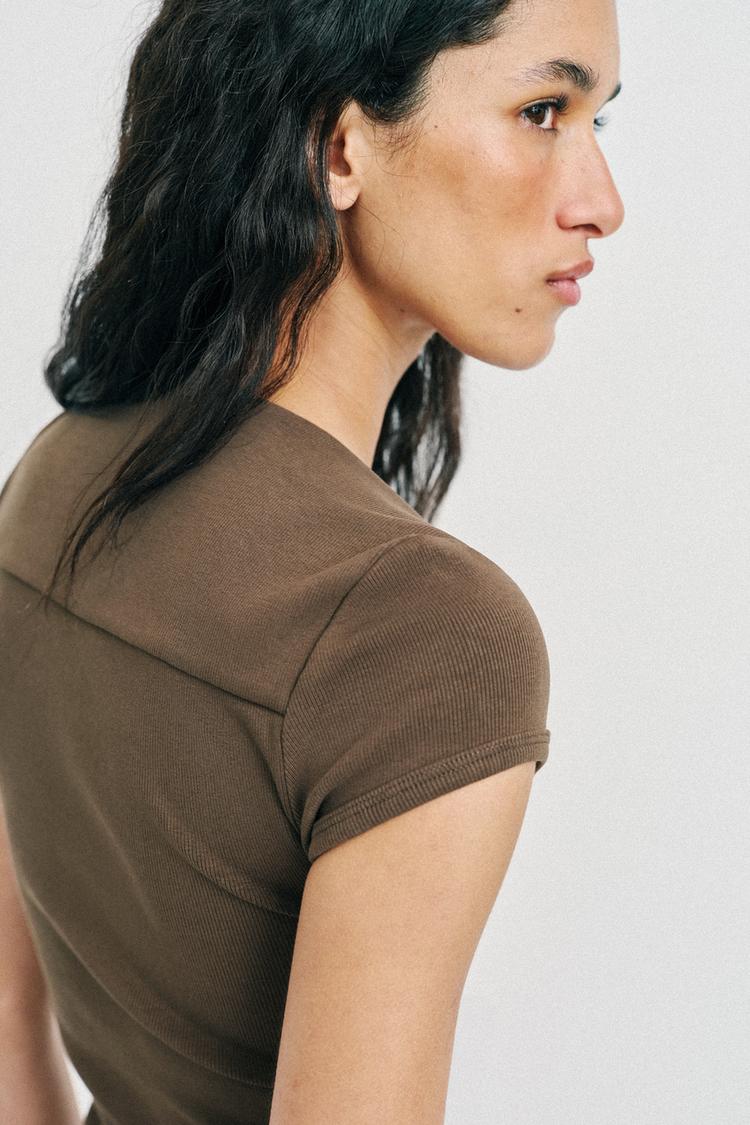 Футболка SQUARE NECK