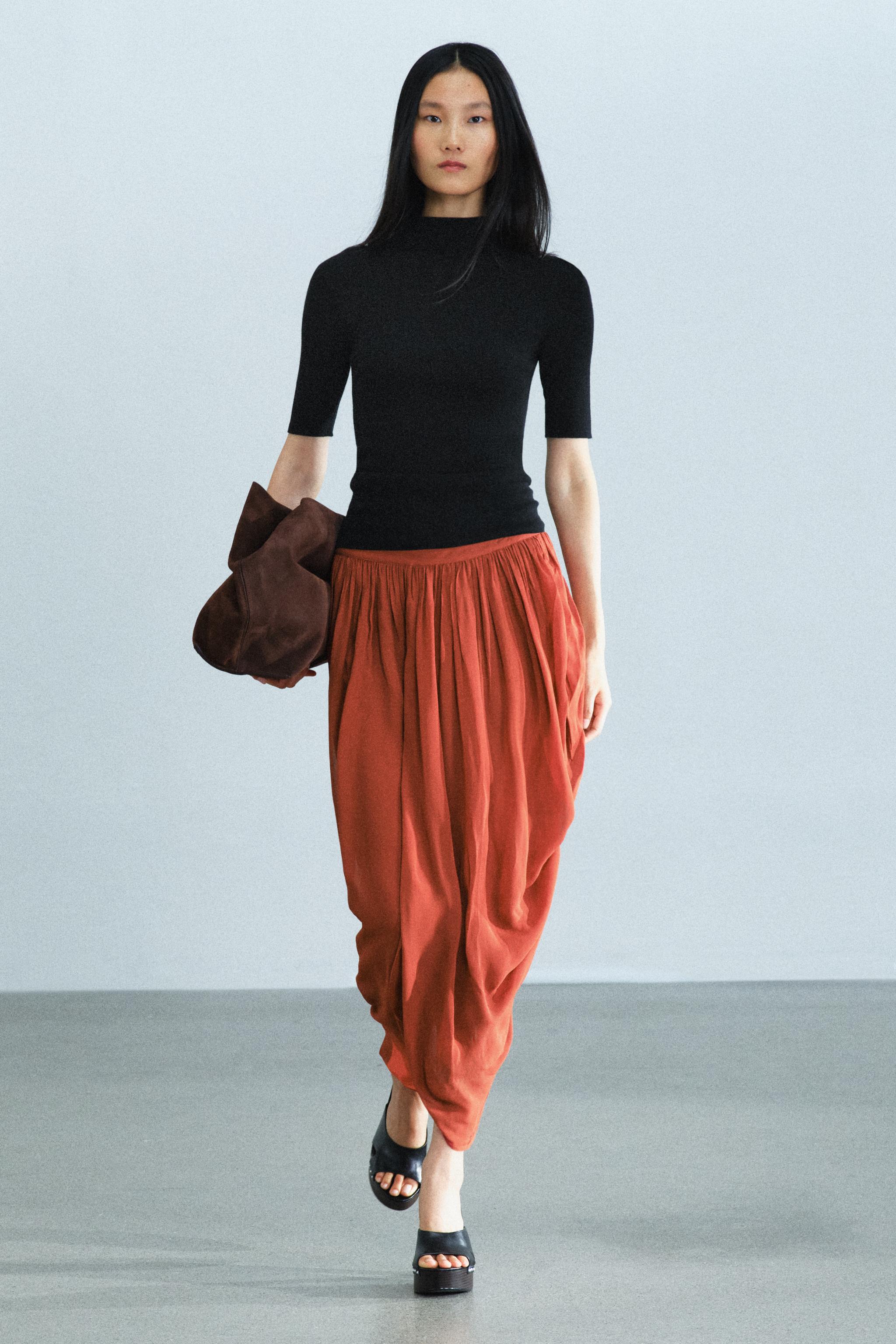 Юбка-миди асимметричного кроя с драпировкой ZW COLLECTION — ZARA