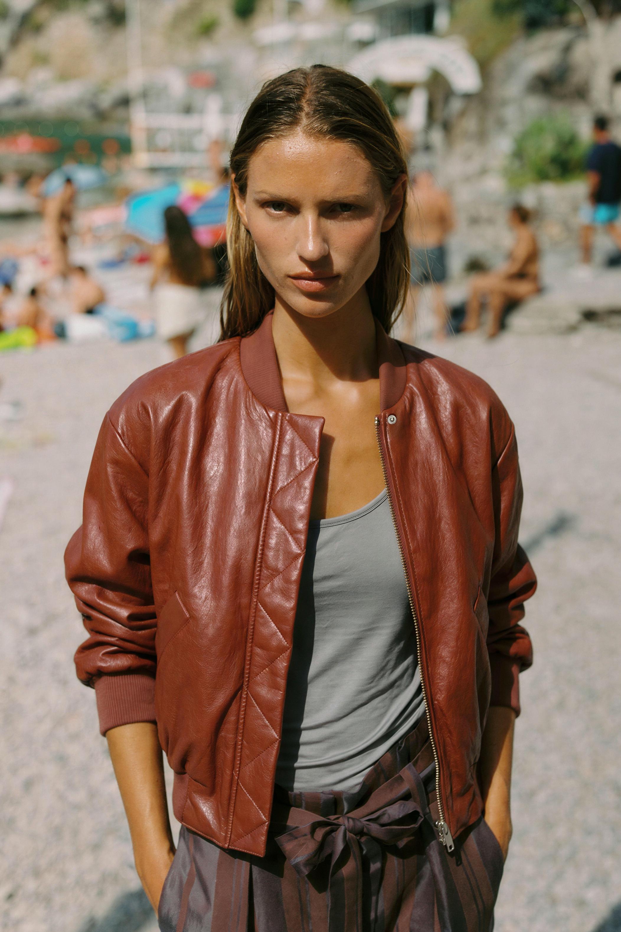 БОМБЕР ИЗ ИСКУССТВЕННОЙ КОЖИ С ПОДПЛЕЧНИКАМИ — ZARA