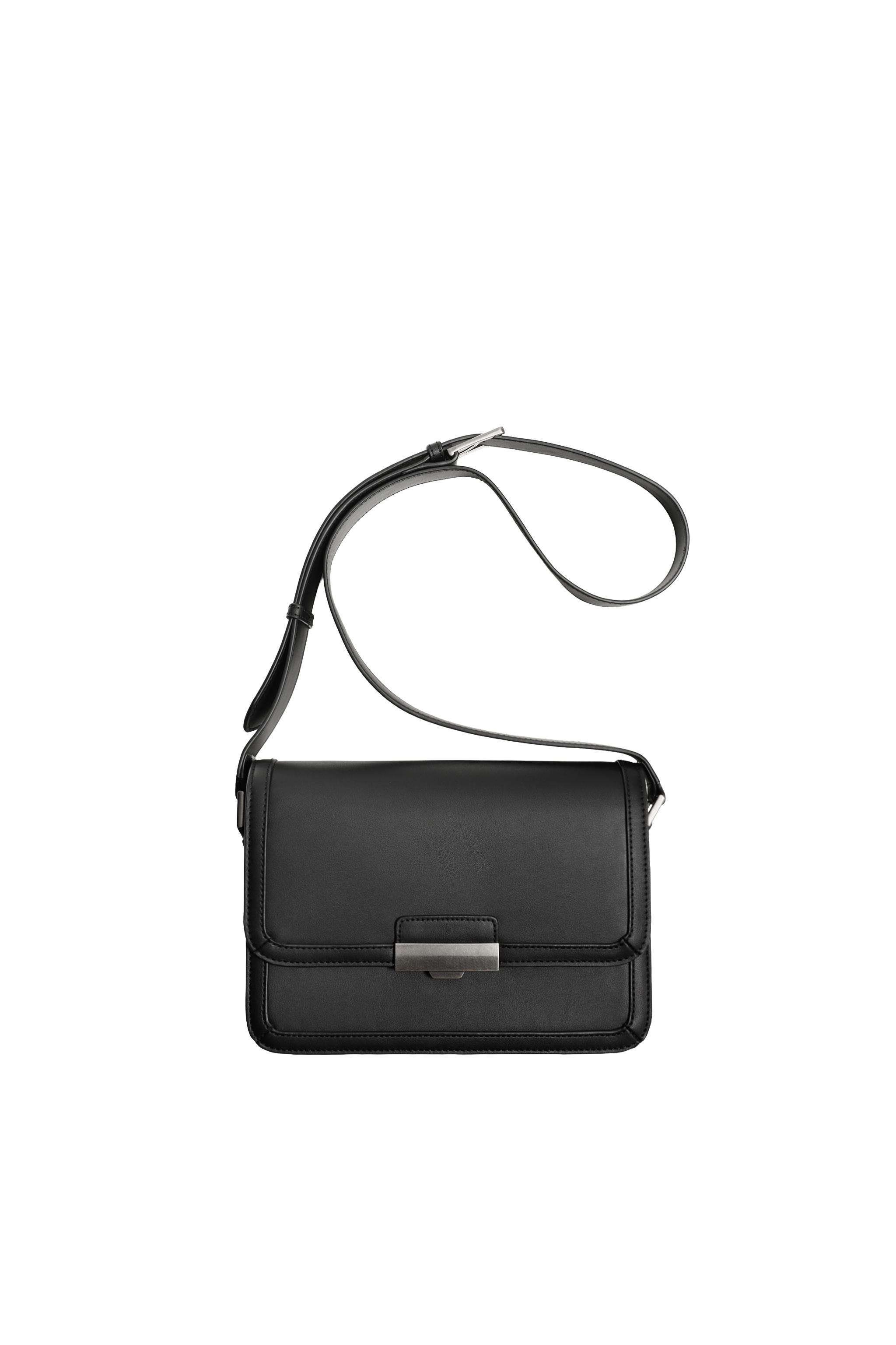 Сумка-кросс-боди с металлической деталью — ZARA