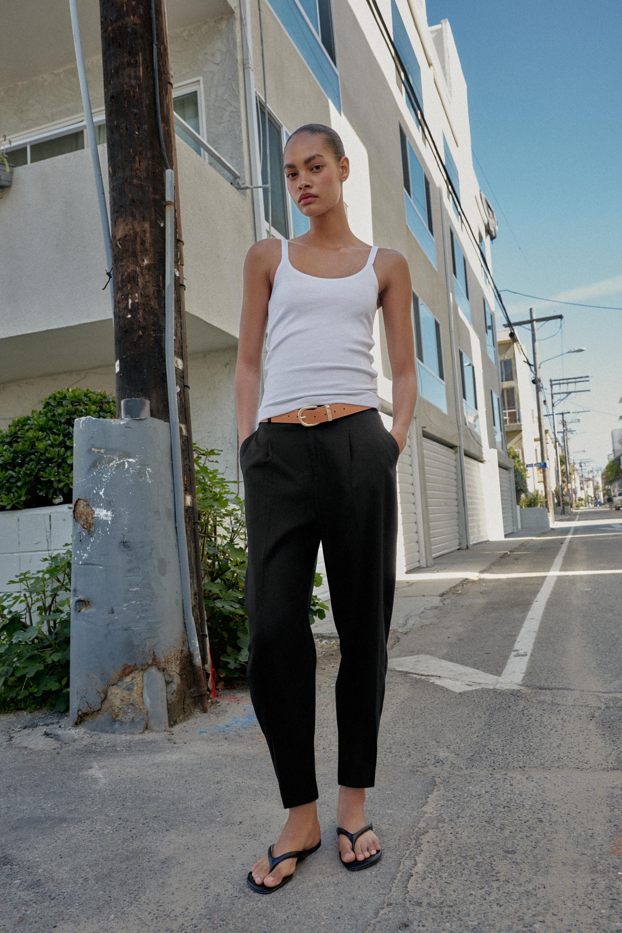 Укороченные брюки из смесового льна с поясом и вытачами — ZARA