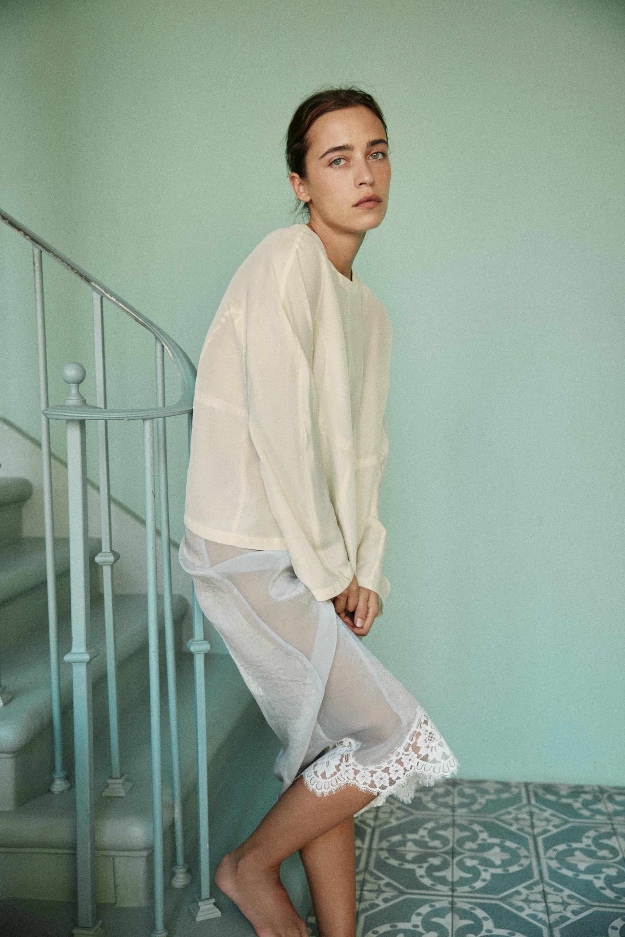 Блузка из 100% шелка с длинным рукавом — ZARA