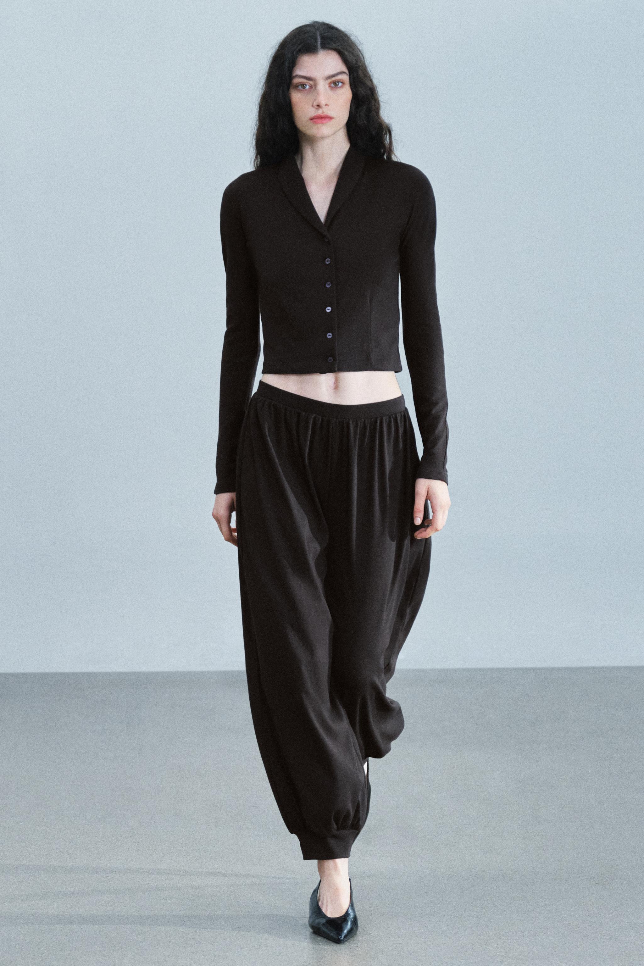 КОРОТКИЙ КАРДИГАН НА ПУГОВИЦАХ — ZARA