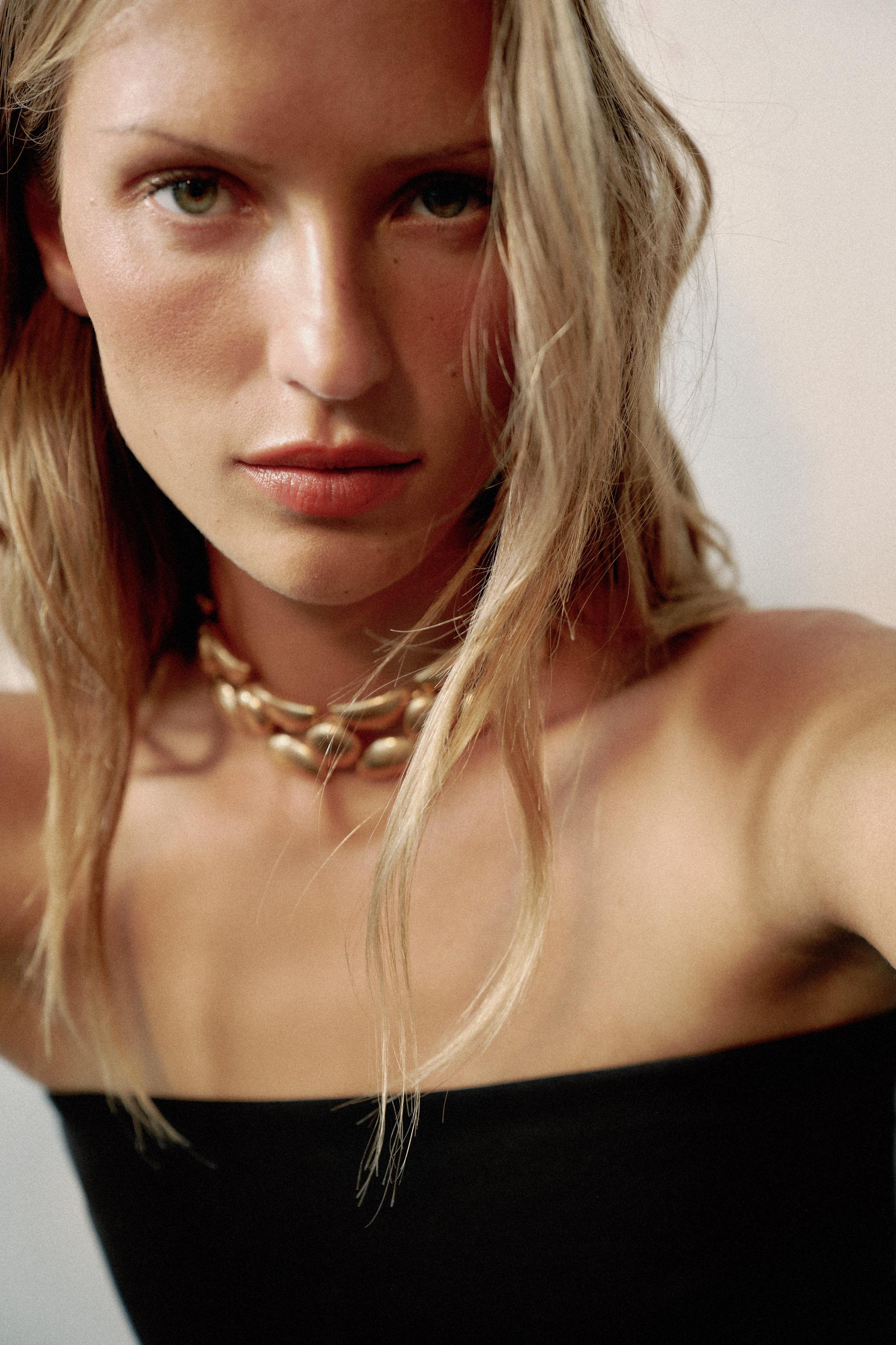 МЕТАЛЛИЧЕСКОЕ ОЖЕРЕЛЬЕ-ЧОКЕР — ZARA