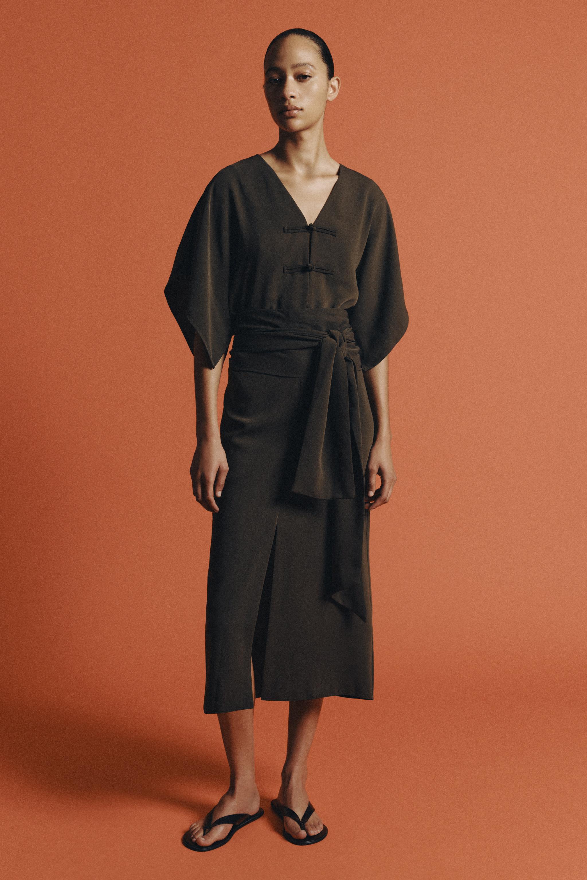ZW COLLECTION миди-платье с застёжкой-лягушкой — ZARA
