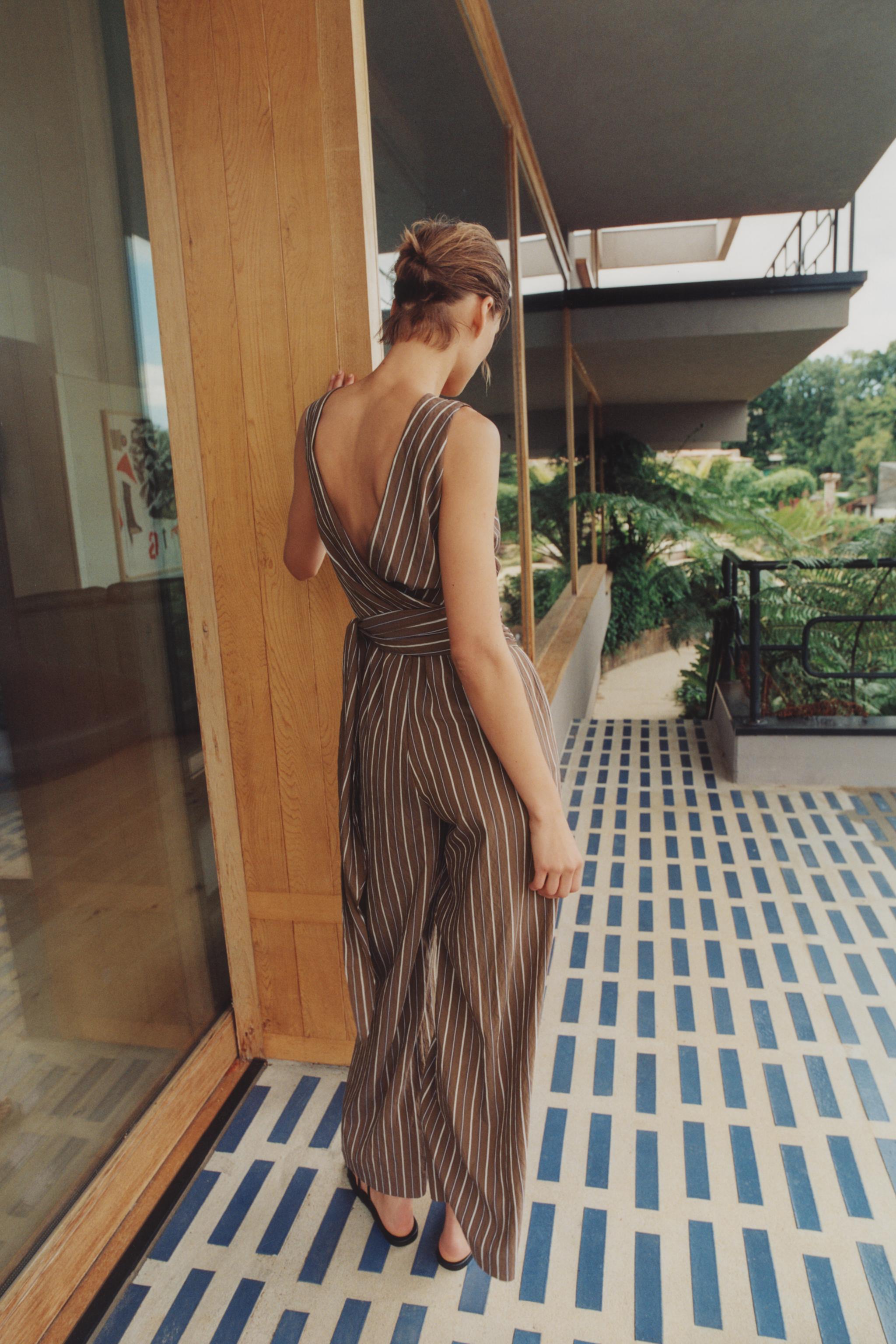 КОМБИНЕЗОН В ПОЛОСКУ С ПОЯСОМ — ZARA