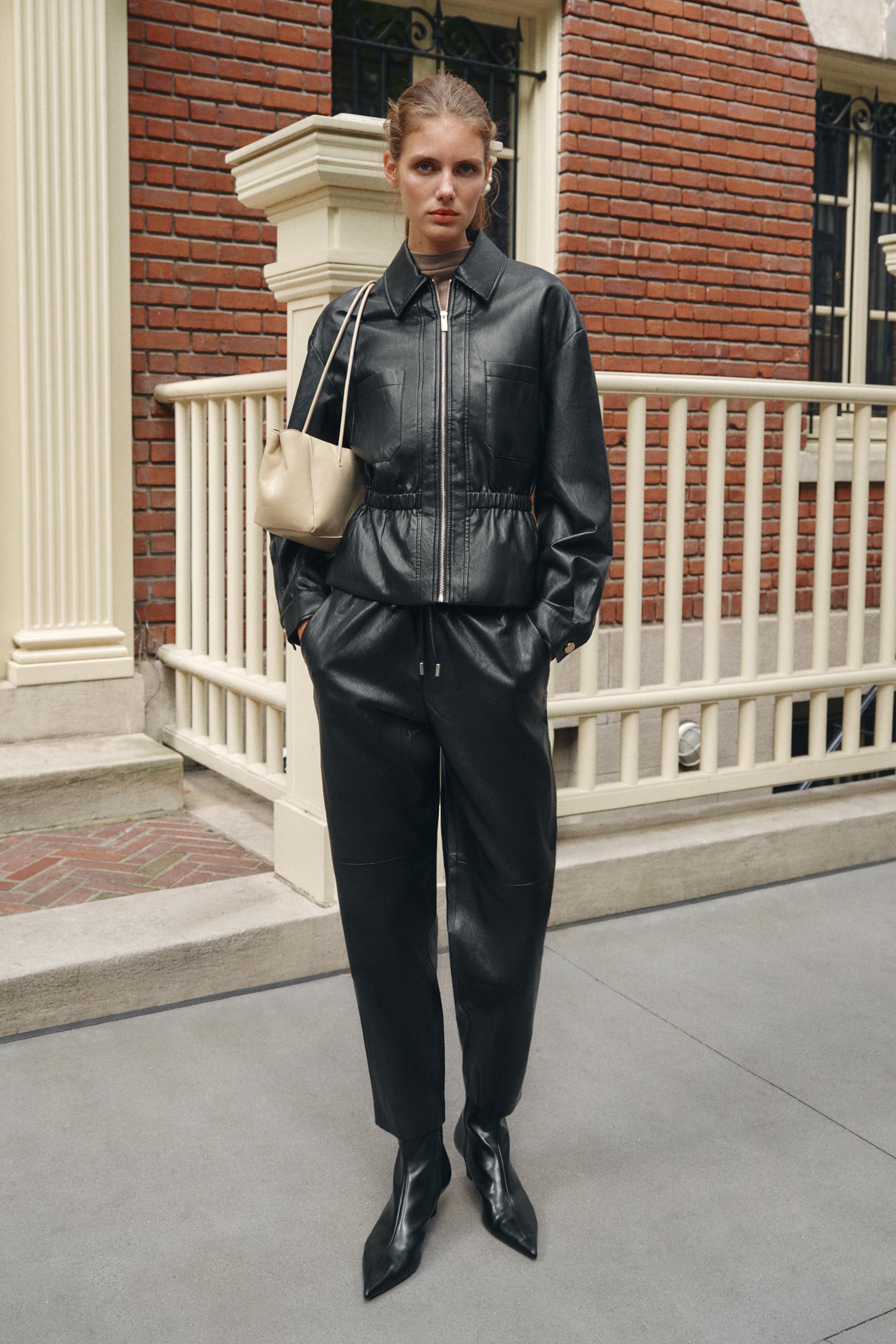 Куртка с эффектом кожи на эластичном поясе — ZARA