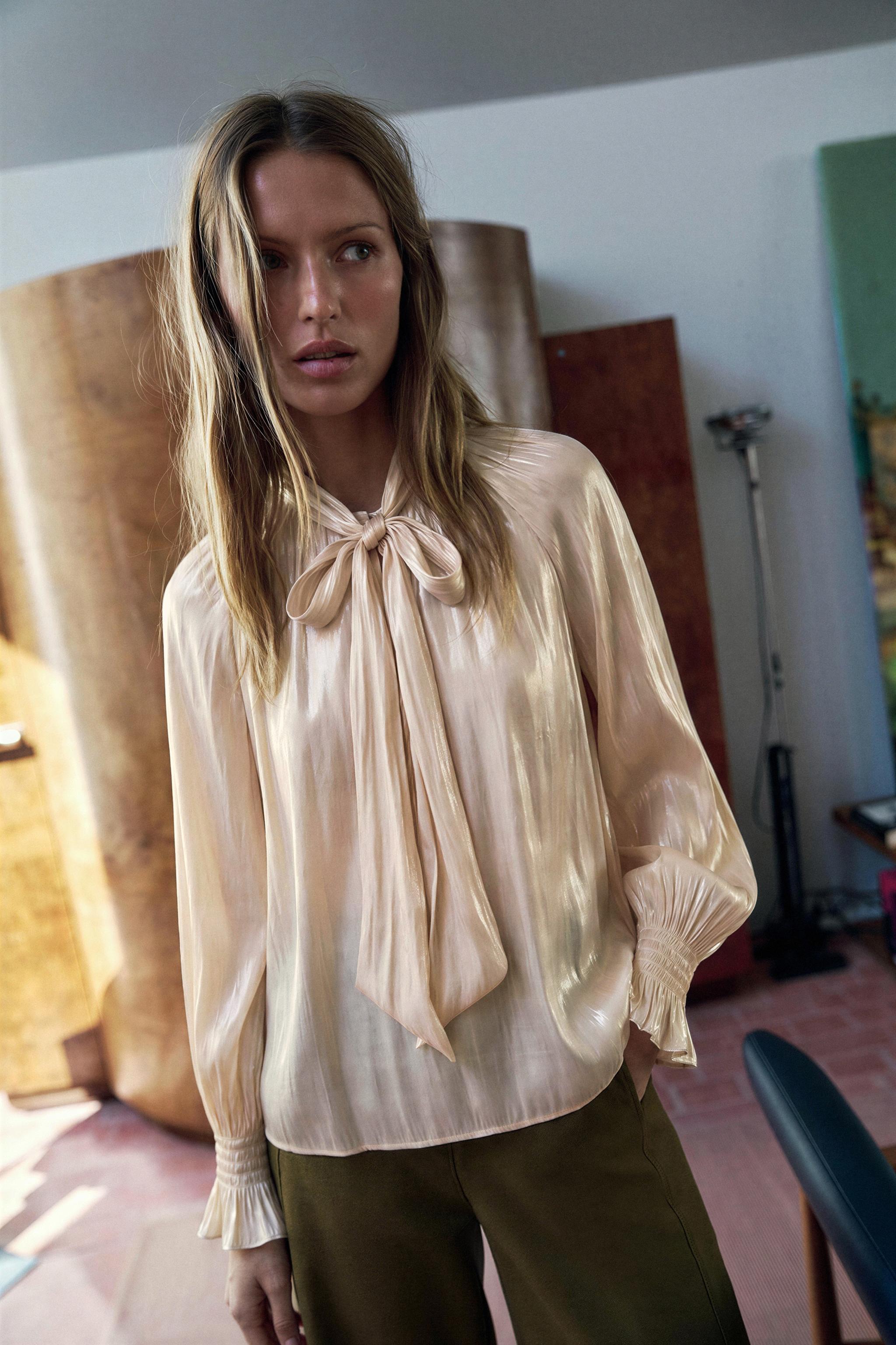 Блузка из атласа с бантом — ZARA