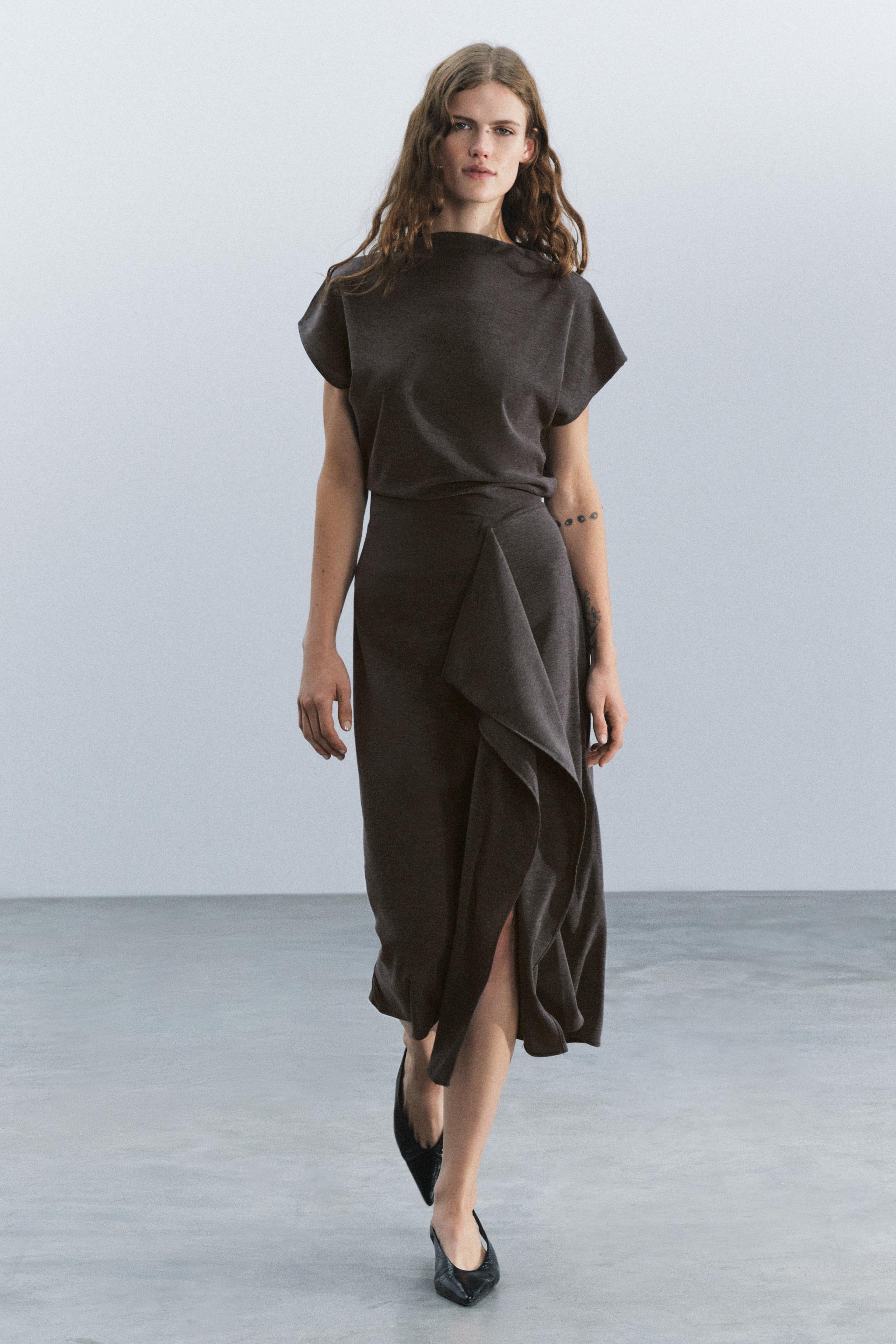Длинное платье с рюшами — ZARA