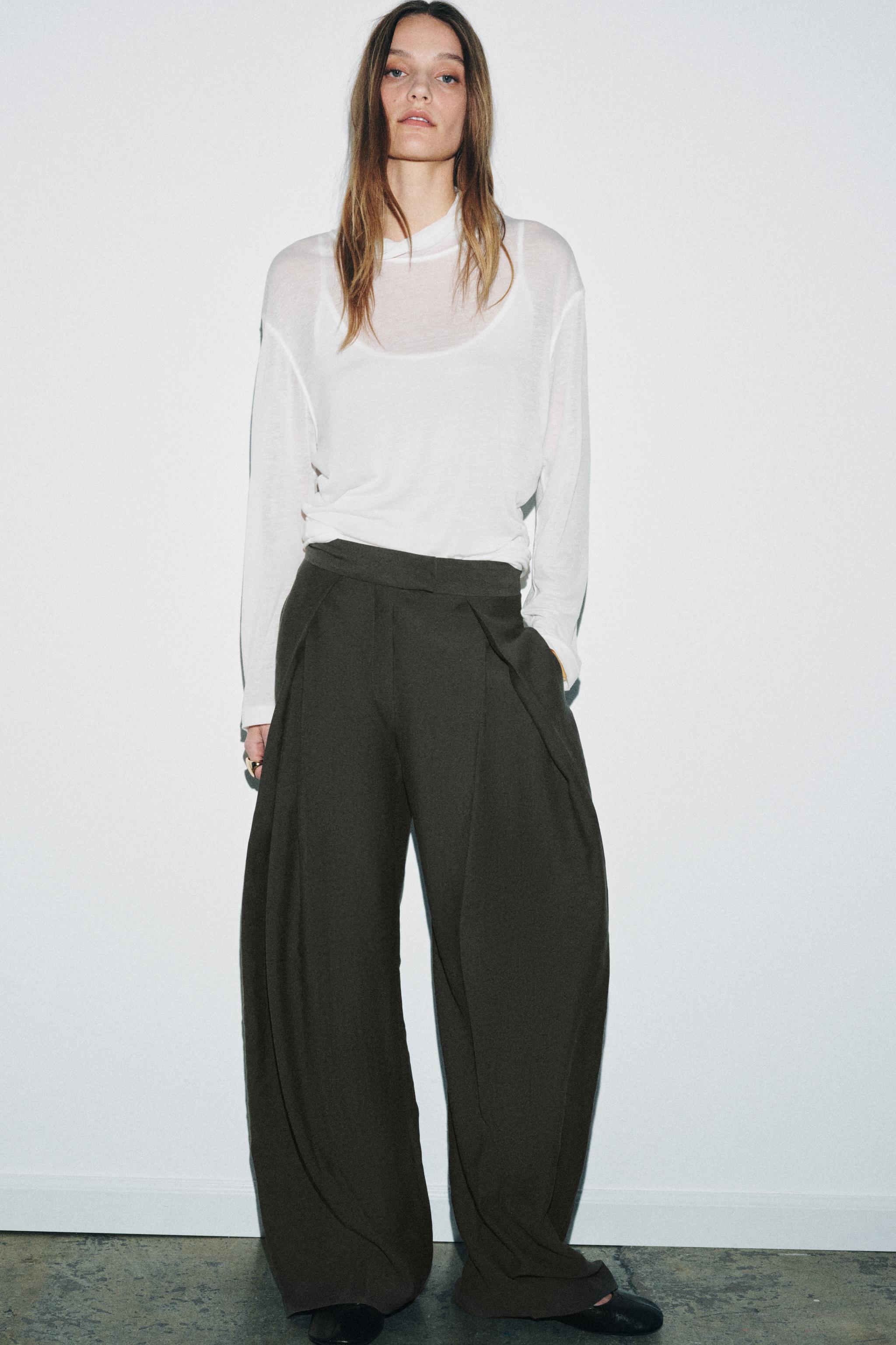 Брюки ZW COLLECTION в складку с широкими штанинами — ZARA