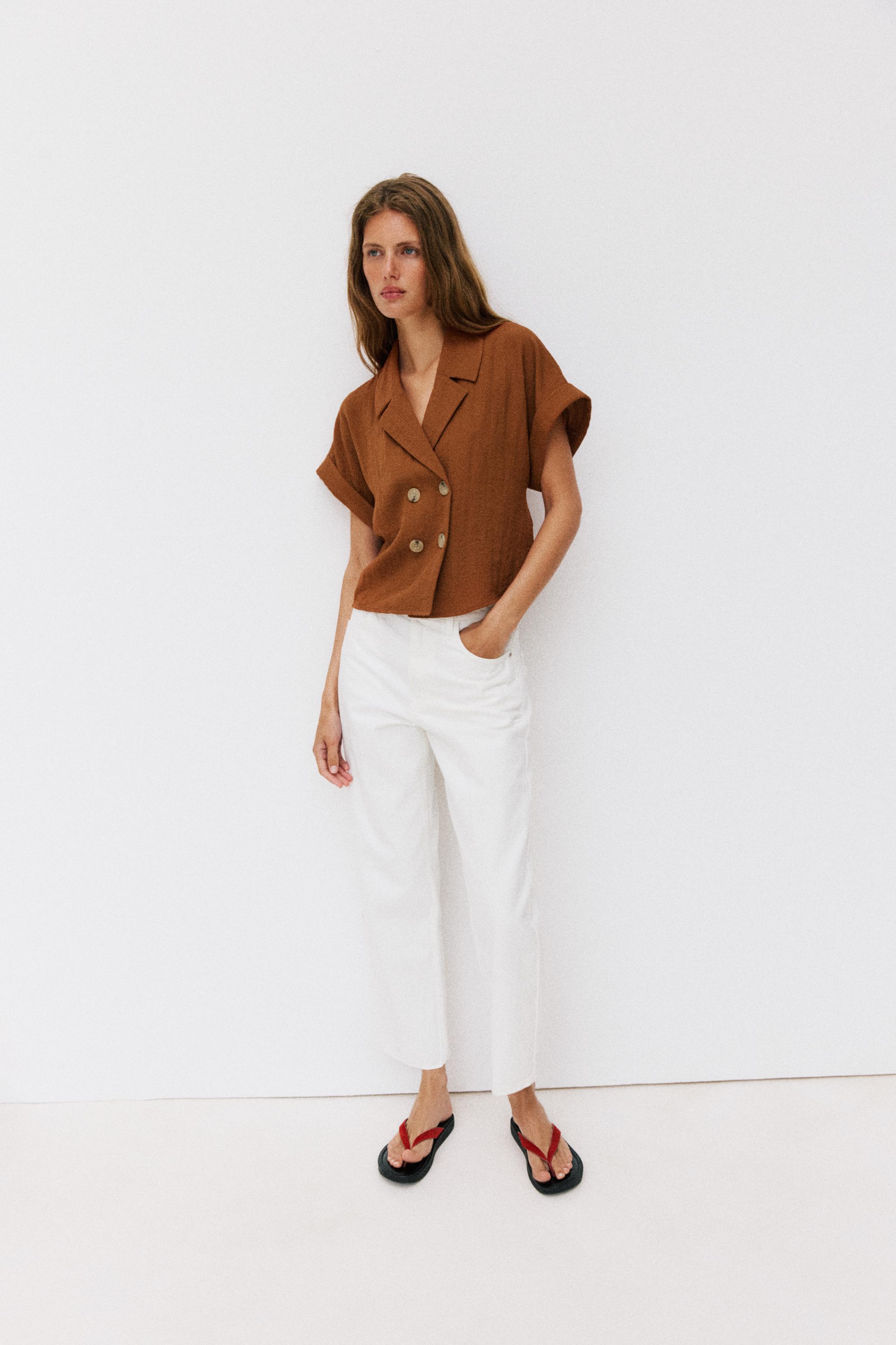 Рубашка на запах с коротким рукавом — ZARA