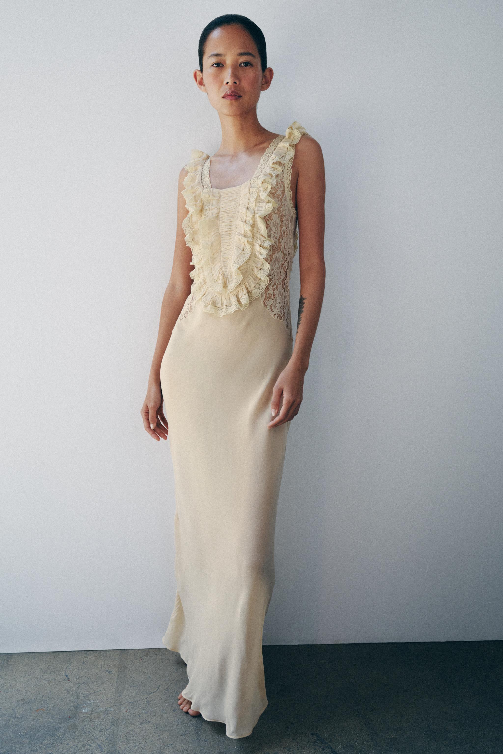ДЛИННОЕ ПЛАТЬЕ СО СБОРКАМИ И КРУЖЕВОМ — ZARA